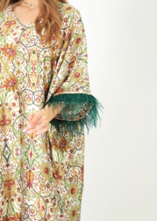 صورة Kaftan with Green Fur Trim