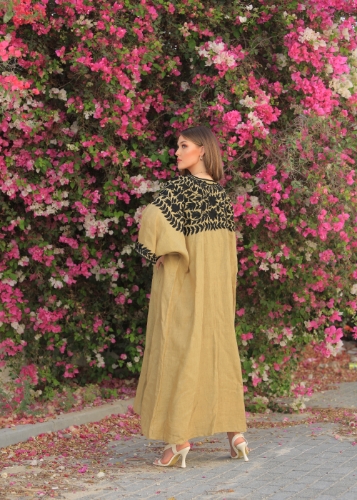 Picture of Embroidered linen bisht set.