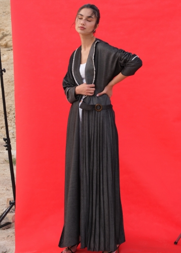 Picture of pleated trench abaya 
