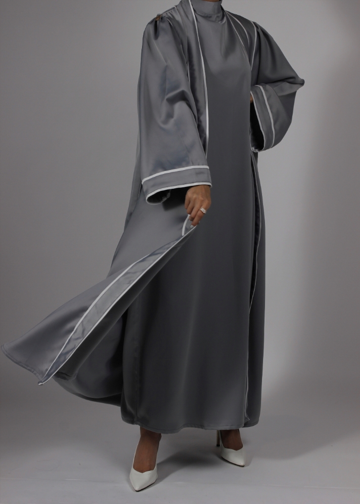 صورة Grey Abaya