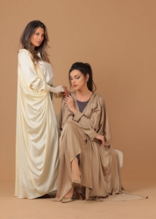 صورة Pure Silk Beige Pleated Sleeves Abaya